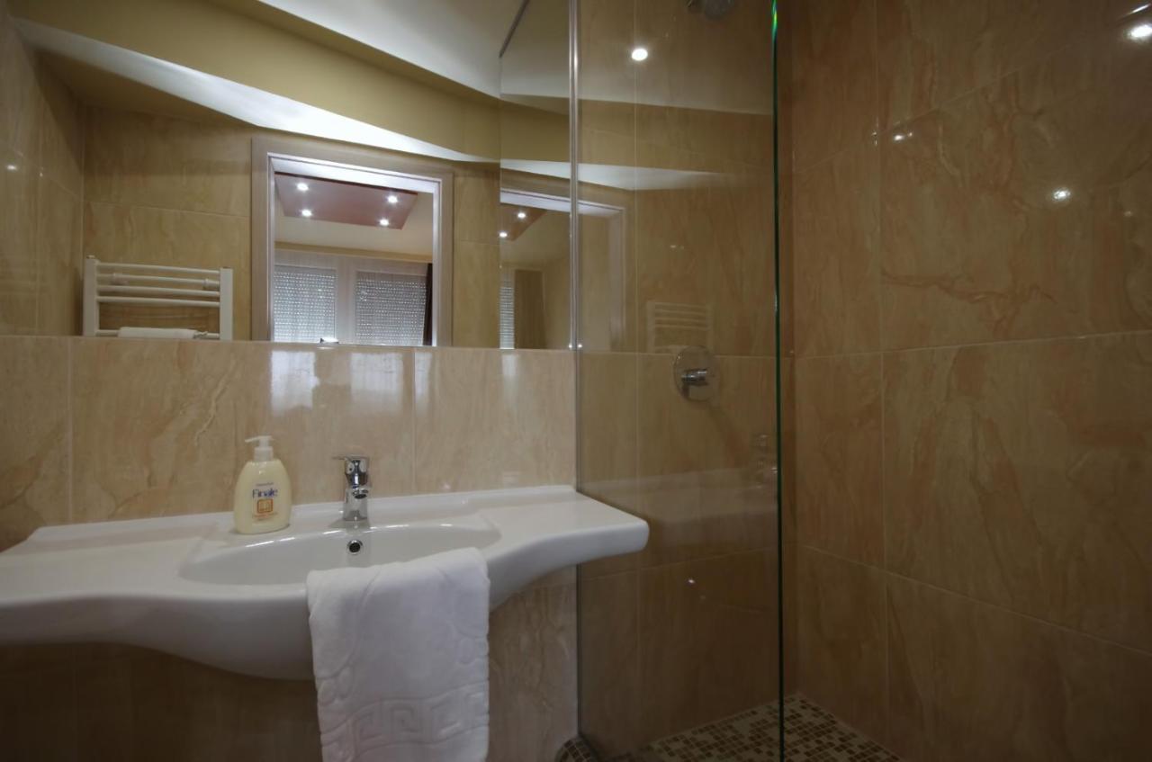 גיולה Aqua Hotel מראה חיצוני תמונה