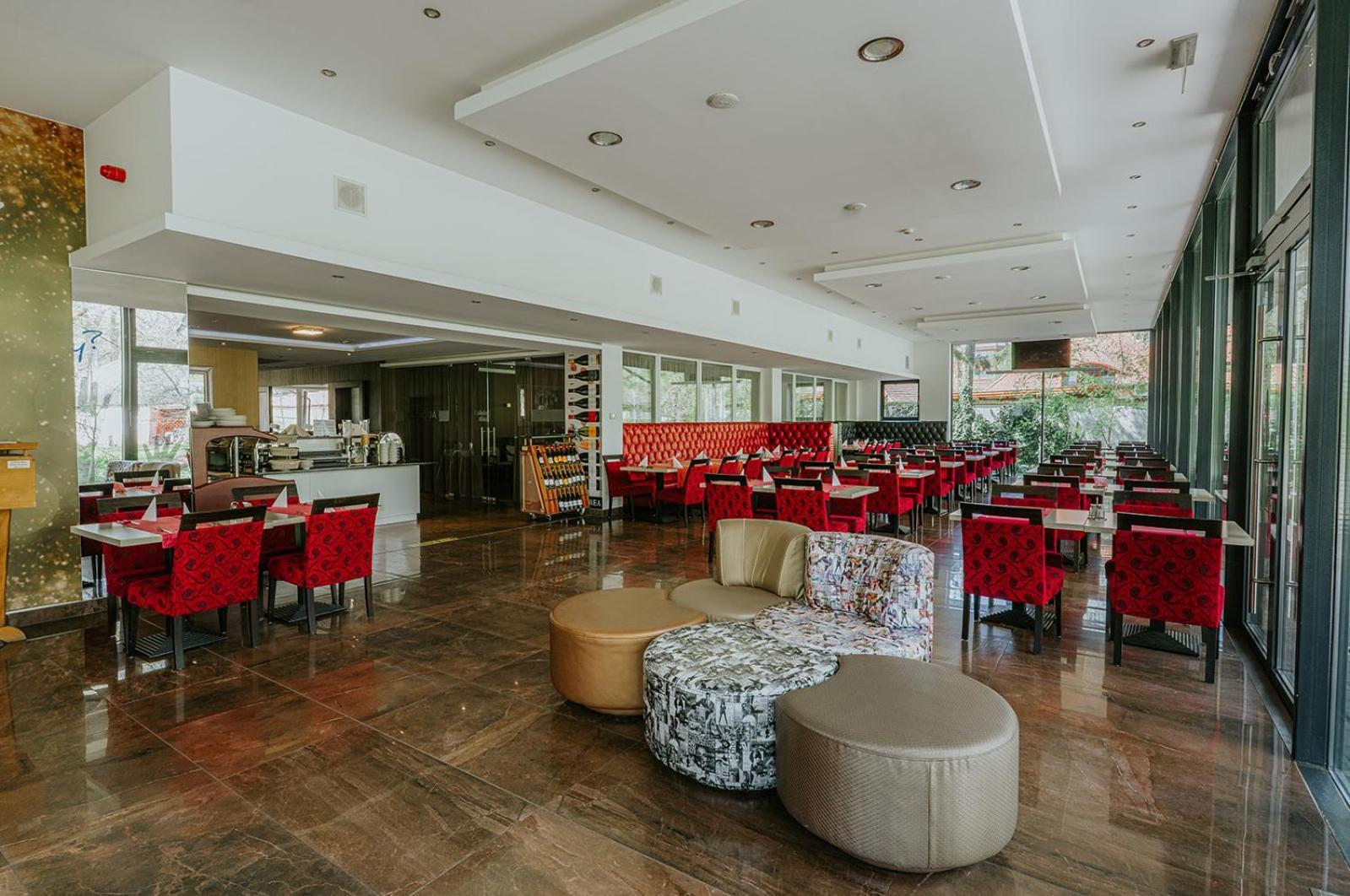 גיולה Aqua Hotel מראה חיצוני תמונה