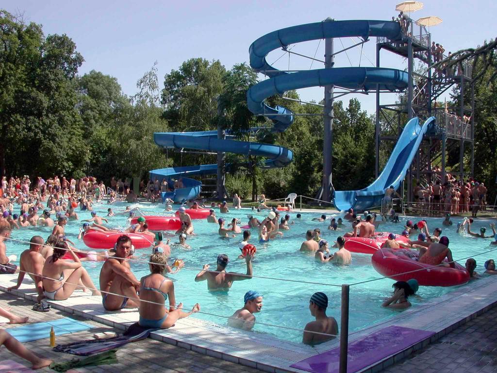 גיולה Aqua Hotel מראה חיצוני תמונה