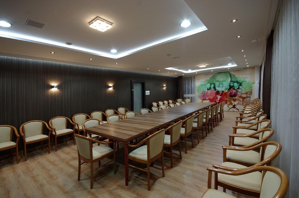 גיולה Aqua Hotel מראה חיצוני תמונה