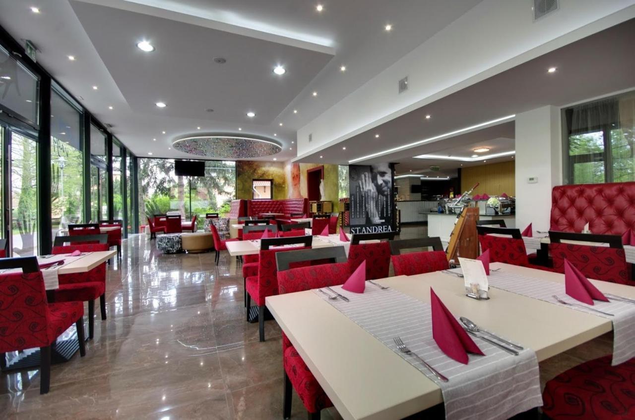 גיולה Aqua Hotel מראה חיצוני תמונה